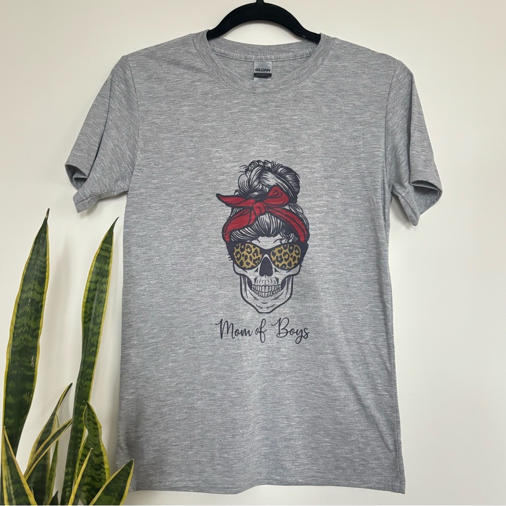 NWOT “Mom of Boys” Graphic T-Shirt